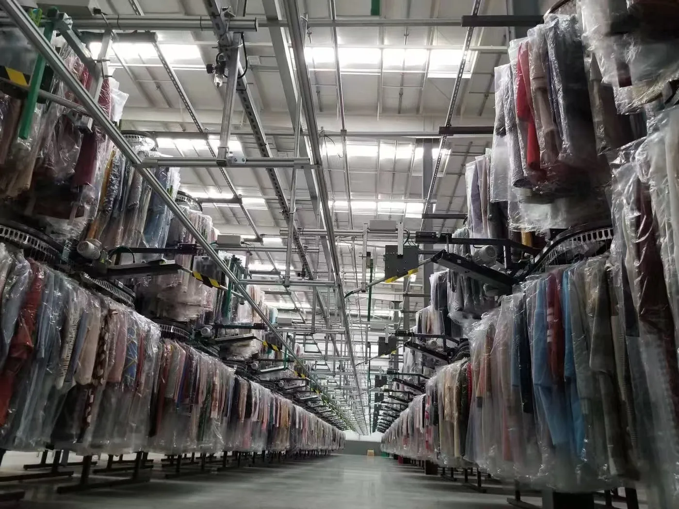 almacenamiento automático de uniformes: Almacén automático de uniformes